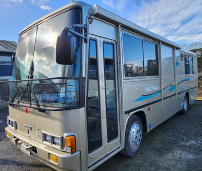 BUS - Exterior Clean (including Roof, Vents, Windows, Awning and Solar Panels)