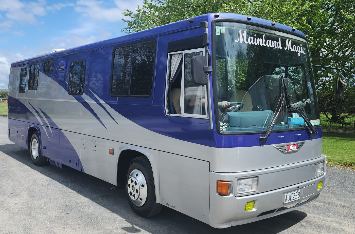 BUS - Exterior Clean (including Roof, Vents, Windows, Awning and Solar Panels)